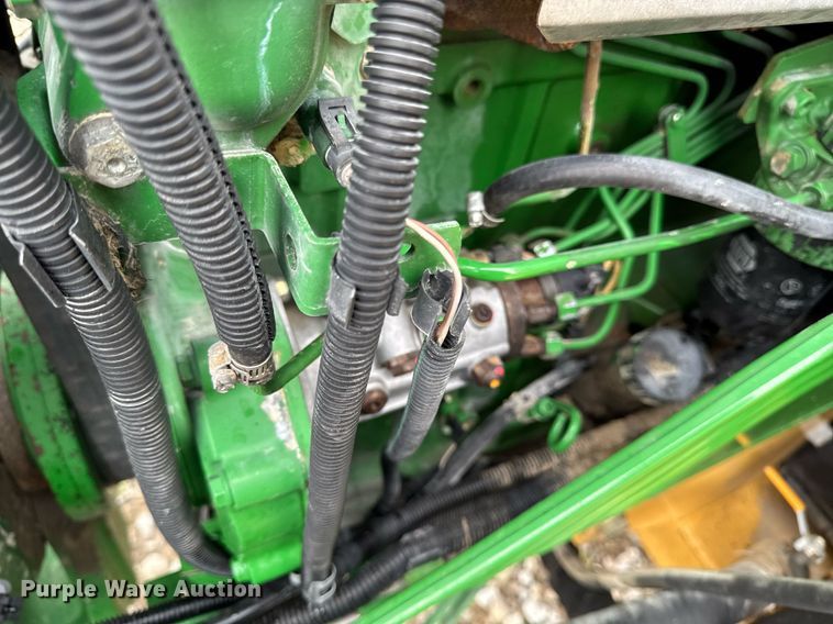 image for item EM3764 2006 John Deere 7220 tractor