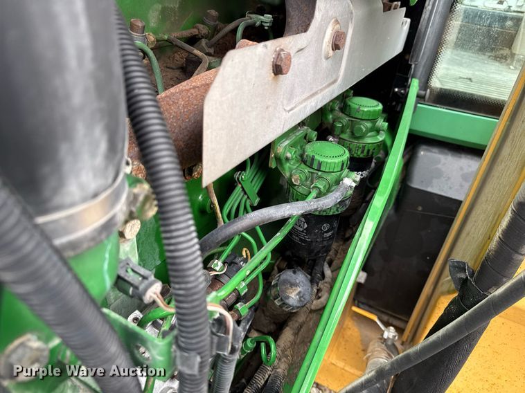 image for item EM3764 2006 John Deere 7220 tractor