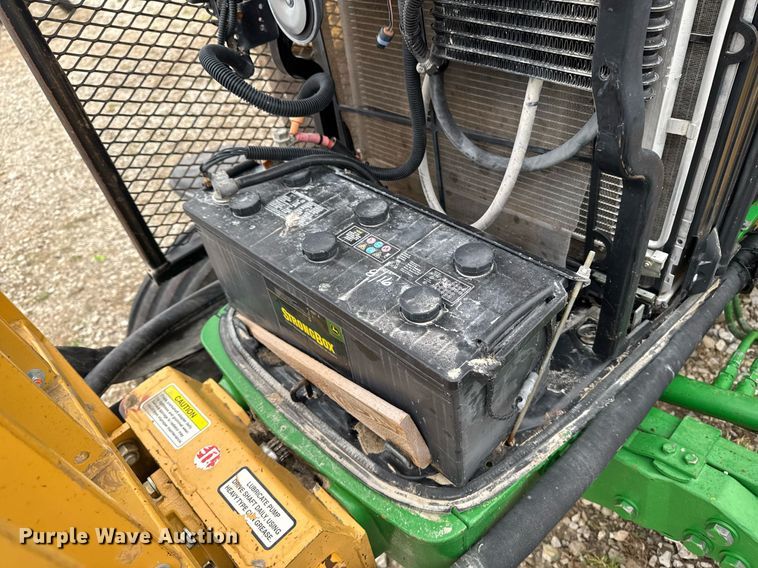 image for item EM3764 2006 John Deere 7220 tractor