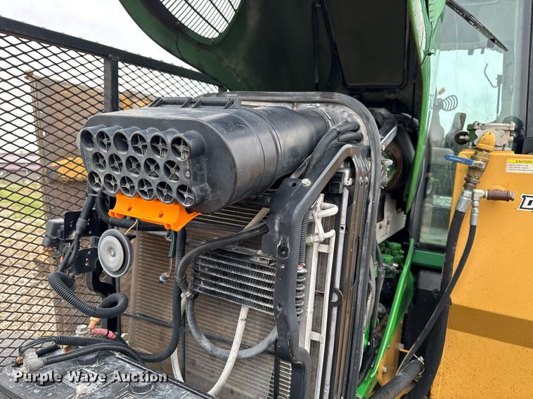 image for item EM3764 2006 John Deere 7220 tractor