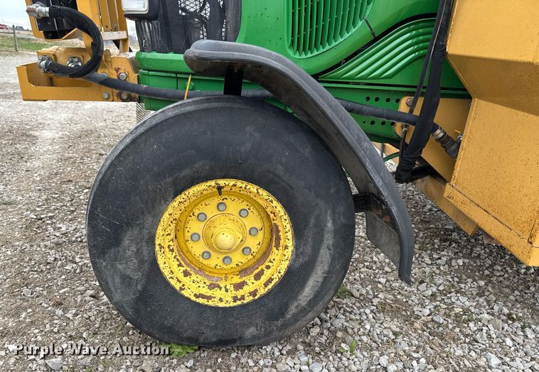 image for item EM3764 2006 John Deere 7220 tractor