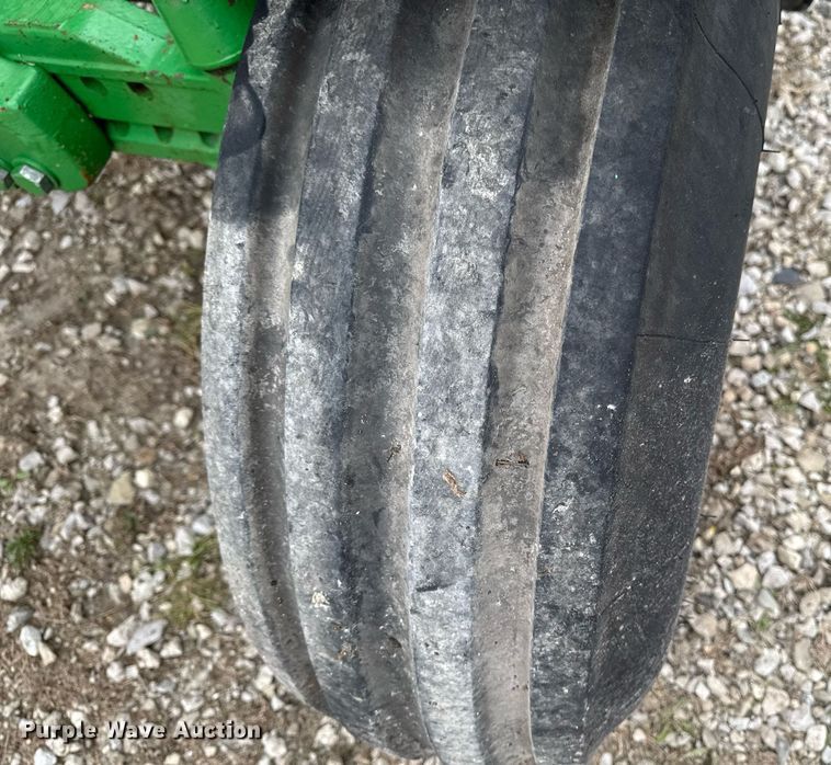 image for item EM3764 2006 John Deere 7220 tractor