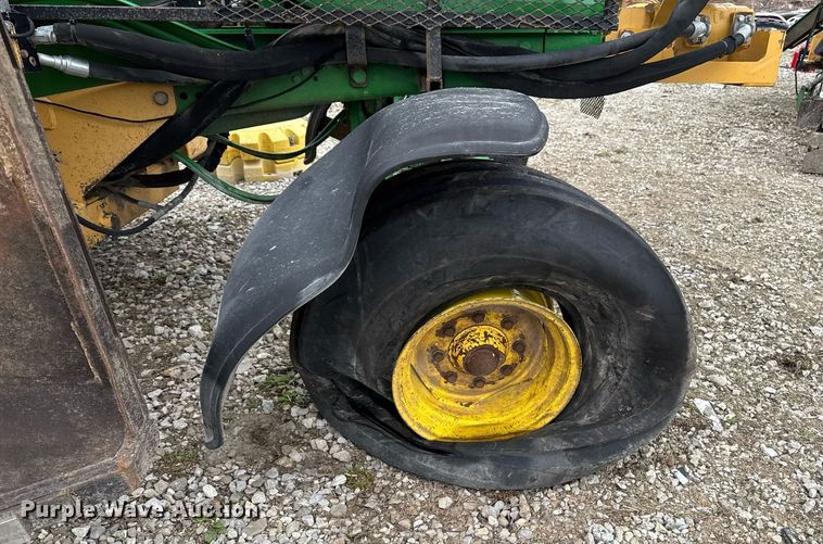 image for item EM3764 2006 John Deere 7220 tractor