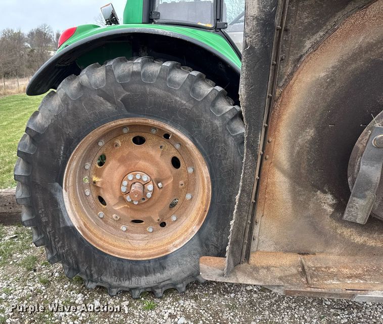 image for item EM3764 2006 John Deere 7220 tractor