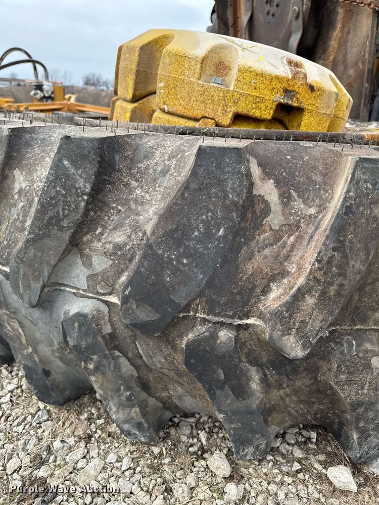 image for item EM3764 2006 John Deere 7220 tractor