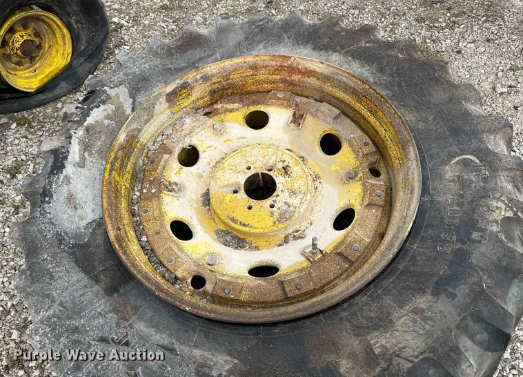 image for item EM3764 2006 John Deere 7220 tractor