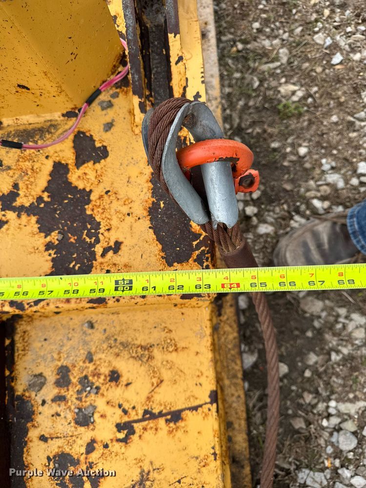 image for item EM3764 2006 John Deere 7220 tractor