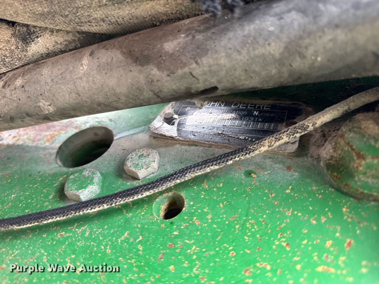 image for item EM3764 2006 John Deere 7220 tractor