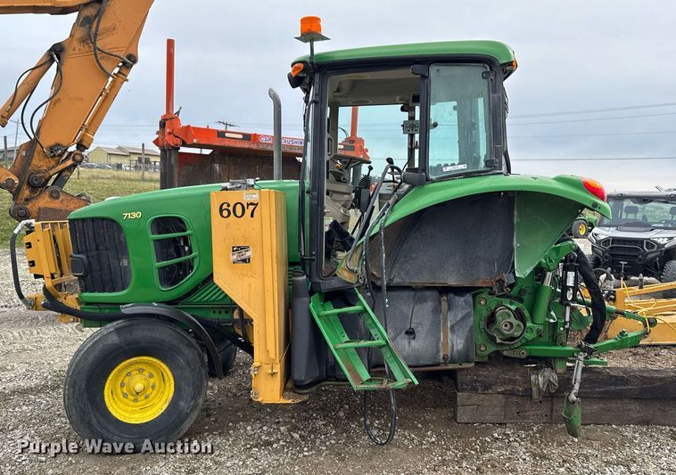 image for item EM3765 2011 John Deere 7130 tractor