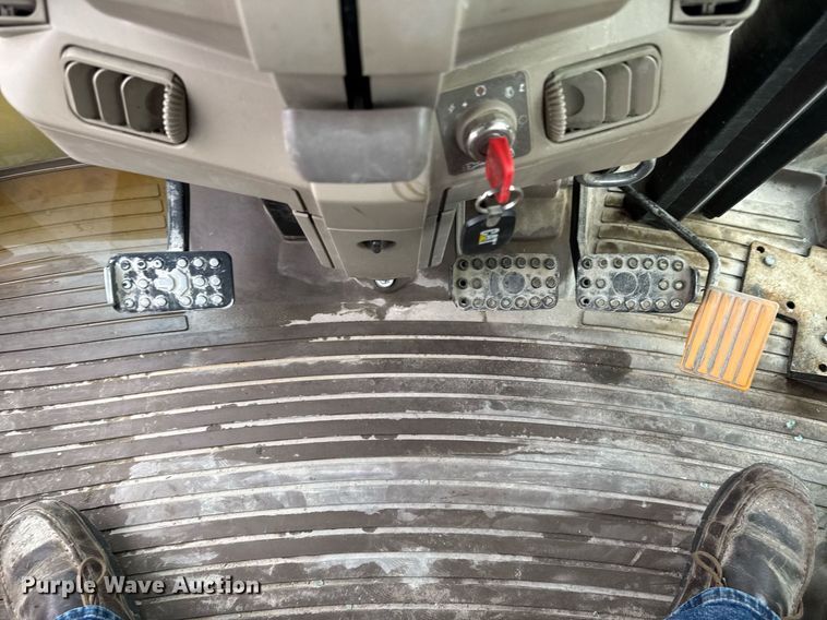 image for item EM3765 2011 John Deere 7130 tractor