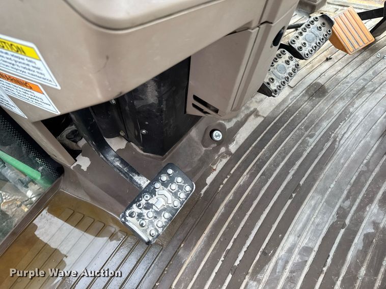 image for item EM3765 2011 John Deere 7130 tractor