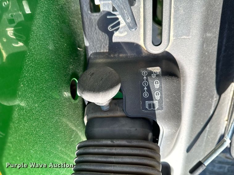 image for item EM3788 2019 John Deere 4052R MFWD tractor