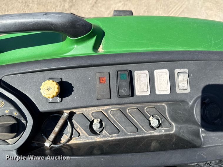 image for item EM3788 2019 John Deere 4052R MFWD tractor