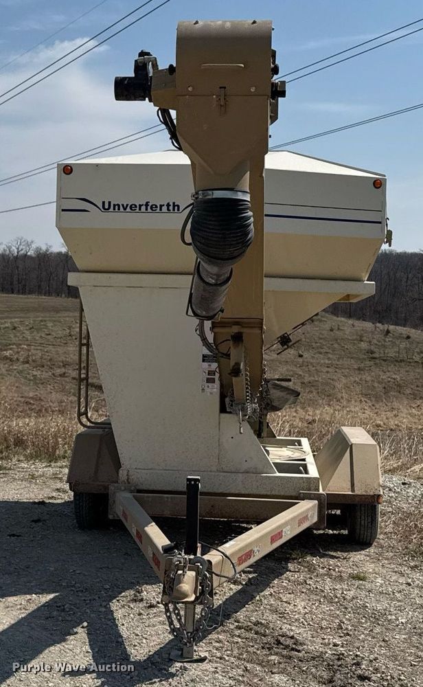 image for item EM3806 Unverferth Seedrunner 2750 seed tender