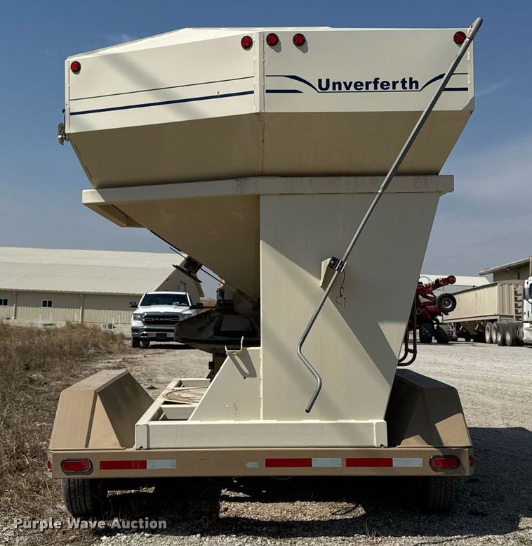 image for item EM3806 Unverferth Seedrunner 2750 seed tender