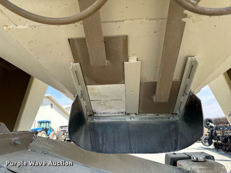 image for item EM3806 Unverferth Seedrunner 2750 seed tender