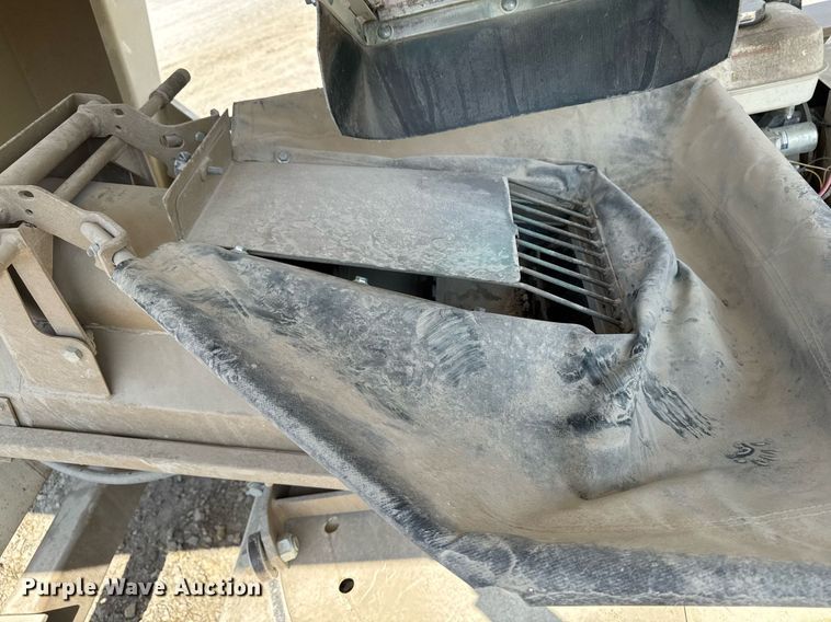 image for item EM3806 Unverferth Seedrunner 2750 seed tender