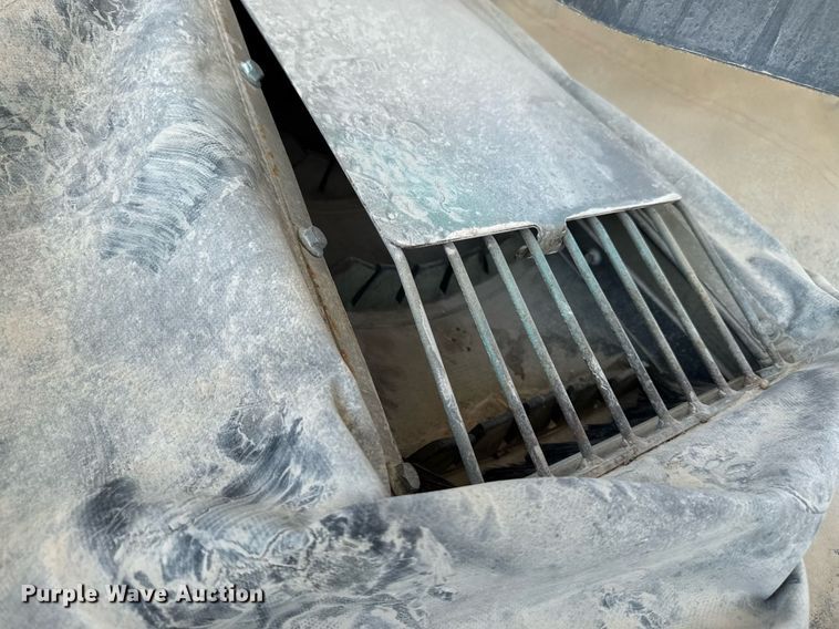 image for item EM3806 Unverferth Seedrunner 2750 seed tender