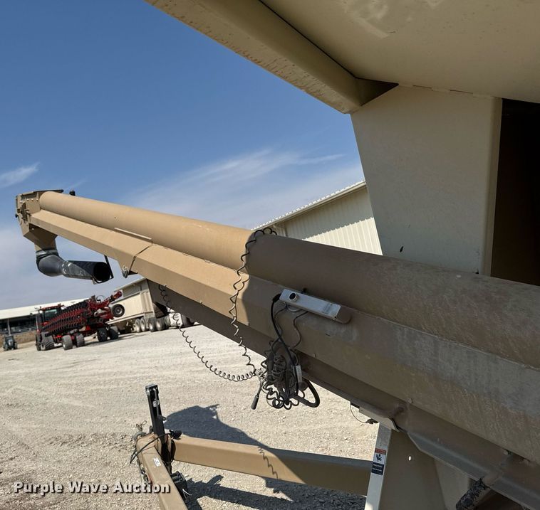 image for item EM3806 Unverferth Seedrunner 2750 seed tender