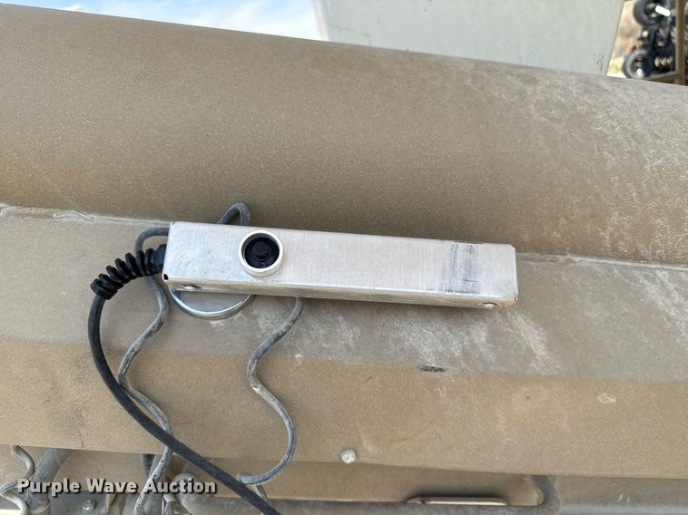 image for item EM3806 Unverferth Seedrunner 2750 seed tender