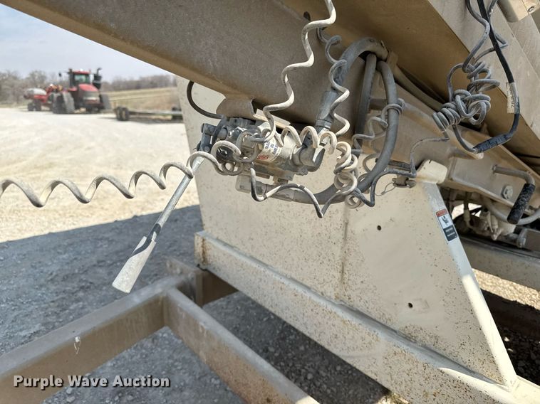 image for item EM3806 Unverferth Seedrunner 2750 seed tender