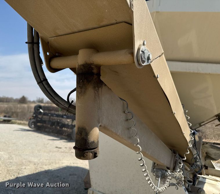 image for item EM3806 Unverferth Seedrunner 2750 seed tender