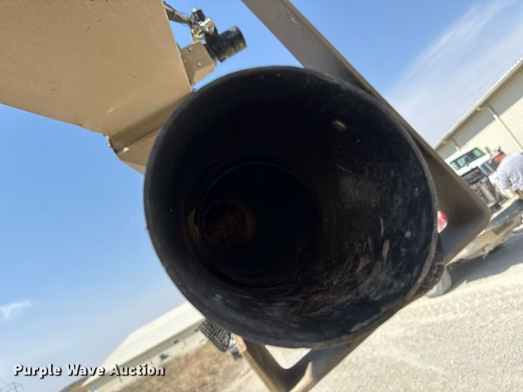 image for item EM3806 Unverferth Seedrunner 2750 seed tender