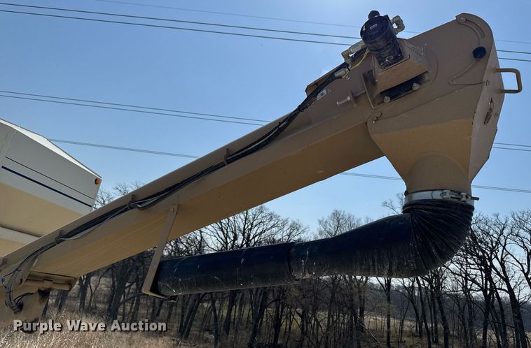 image for item EM3806 Unverferth Seedrunner 2750 seed tender