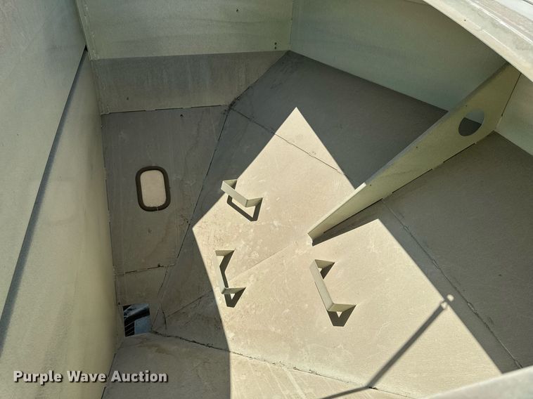 image for item EM3806 Unverferth Seedrunner 2750 seed tender