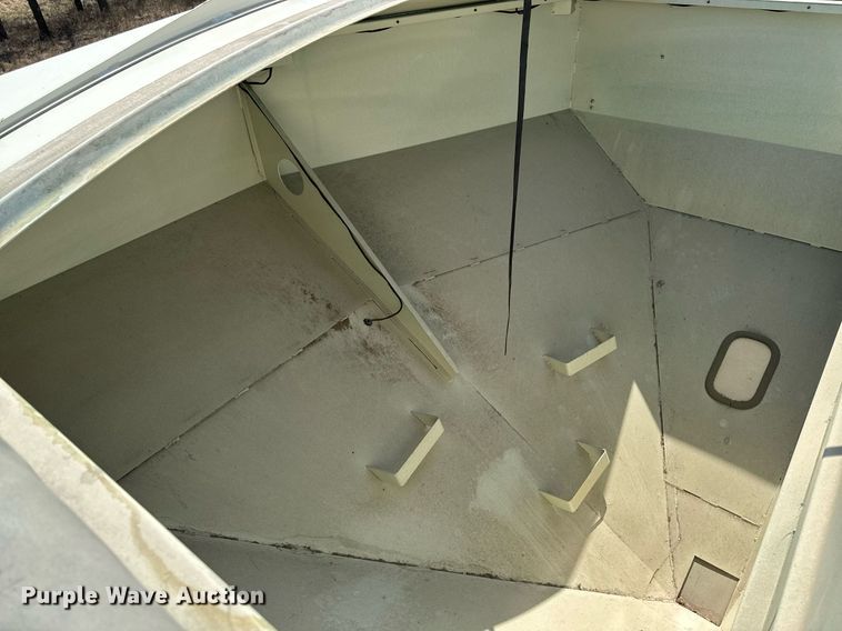 image for item EM3806 Unverferth Seedrunner 2750 seed tender