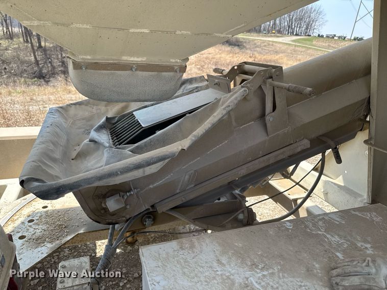 image for item EM3806 Unverferth Seedrunner 2750 seed tender