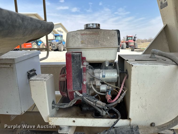 image for item EM3806 Unverferth Seedrunner 2750 seed tender