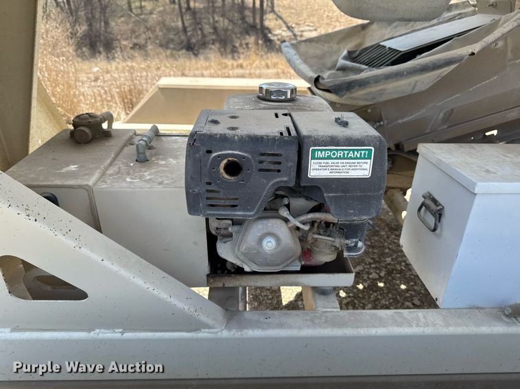 image for item EM3806 Unverferth Seedrunner 2750 seed tender