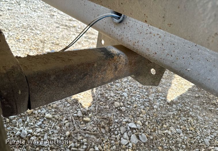 image for item EM3806 Unverferth Seedrunner 2750 seed tender