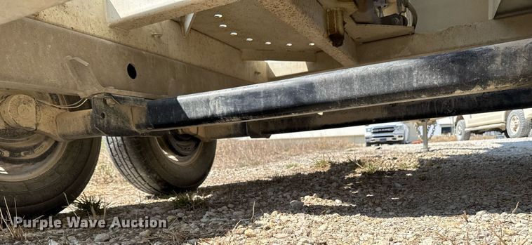 image for item EM3806 Unverferth Seedrunner 2750 seed tender