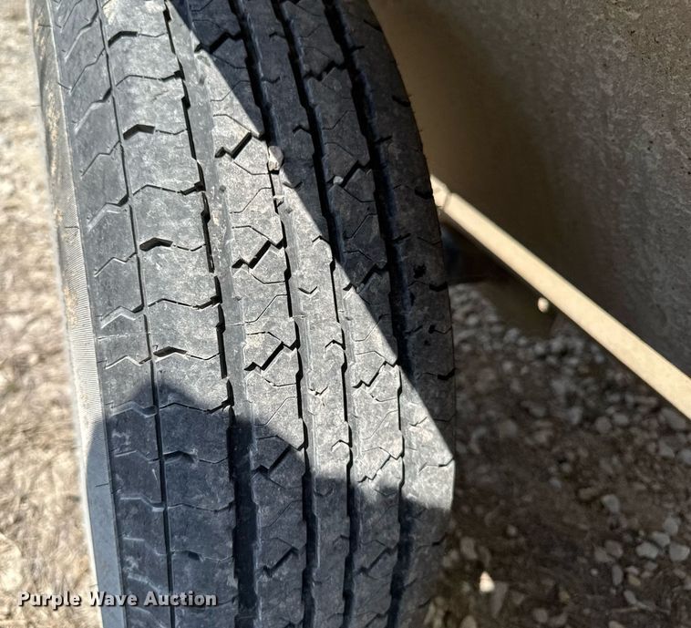 image for item EM3806 Unverferth Seedrunner 2750 seed tender