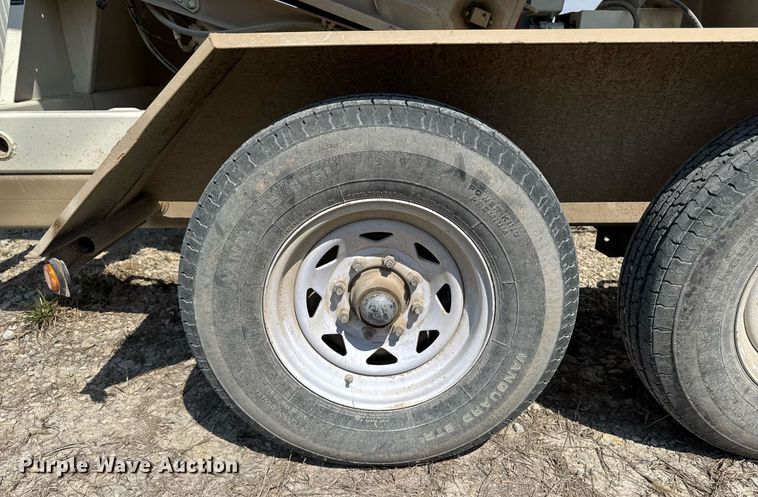 image for item EM3806 Unverferth Seedrunner 2750 seed tender