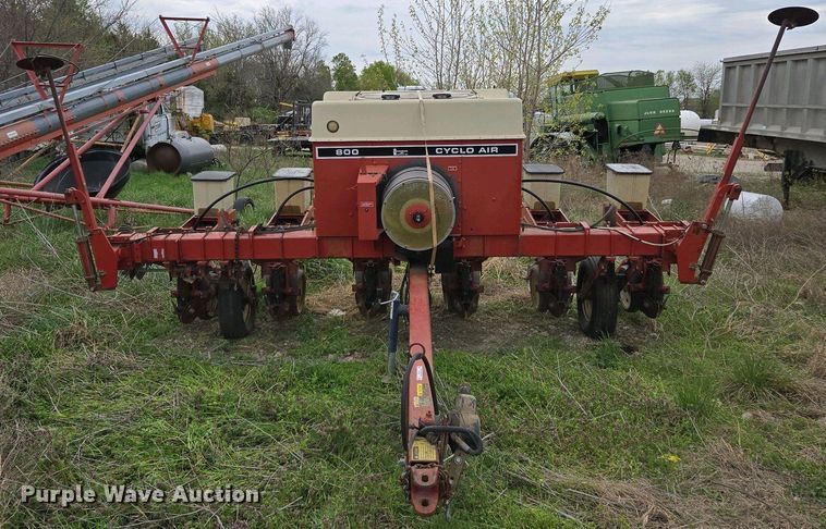 image for item EM7032 International 800 Cyclo Air air seeder