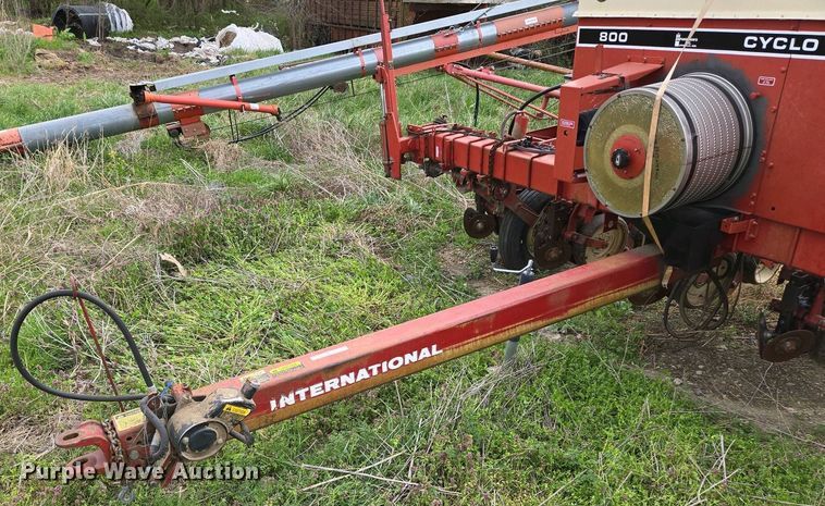 image for item EM7032 International 800 Cyclo Air air seeder