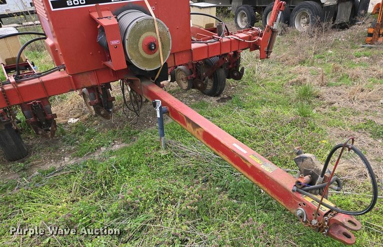 image for item EM7032 International 800 Cyclo Air air seeder