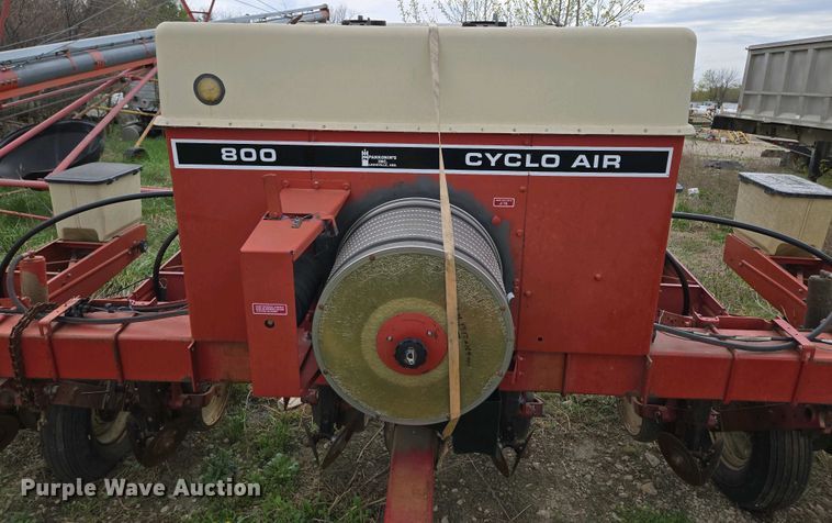 image for item EM7032 International 800 Cyclo Air air seeder