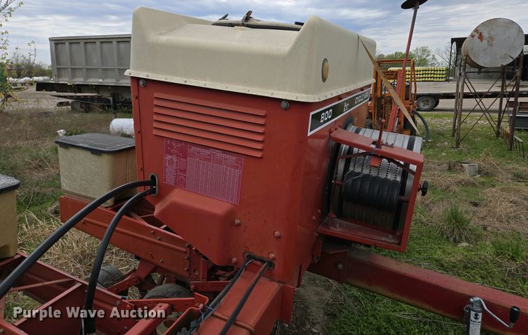 image for item EM7032 International 800 Cyclo Air air seeder