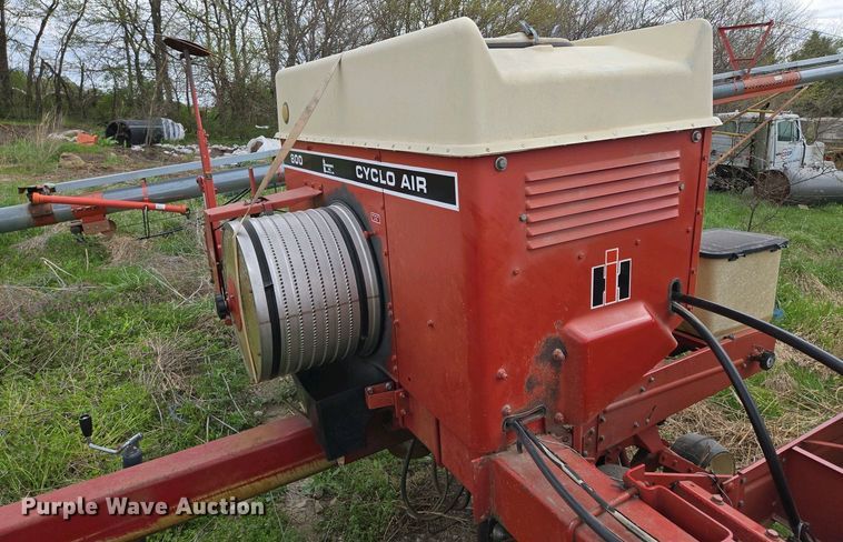image for item EM7032 International 800 Cyclo Air air seeder