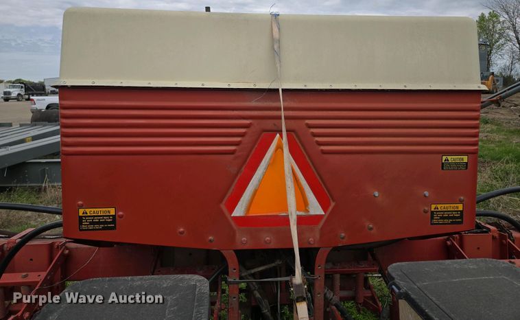 image for item EM7032 International 800 Cyclo Air air seeder