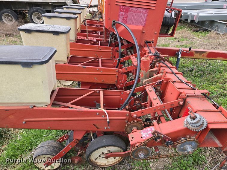 image for item EM7032 International 800 Cyclo Air air seeder