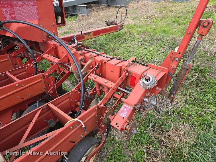 image for item EM7032 International 800 Cyclo Air air seeder