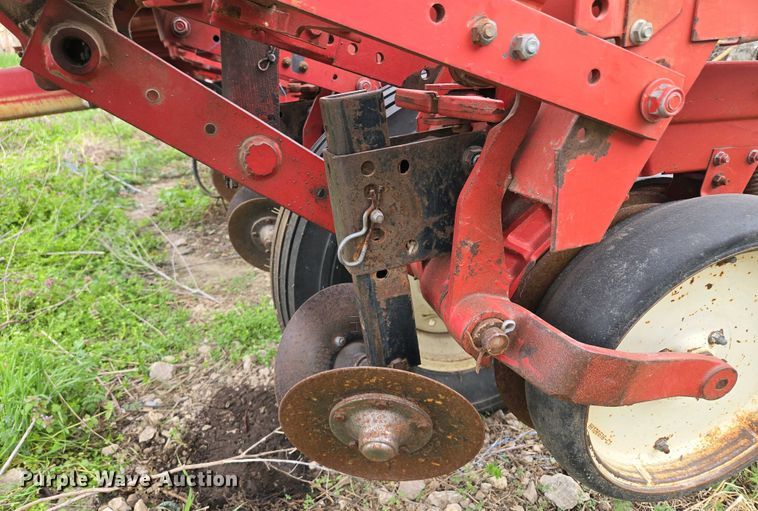 image for item EM7032 International 800 Cyclo Air air seeder