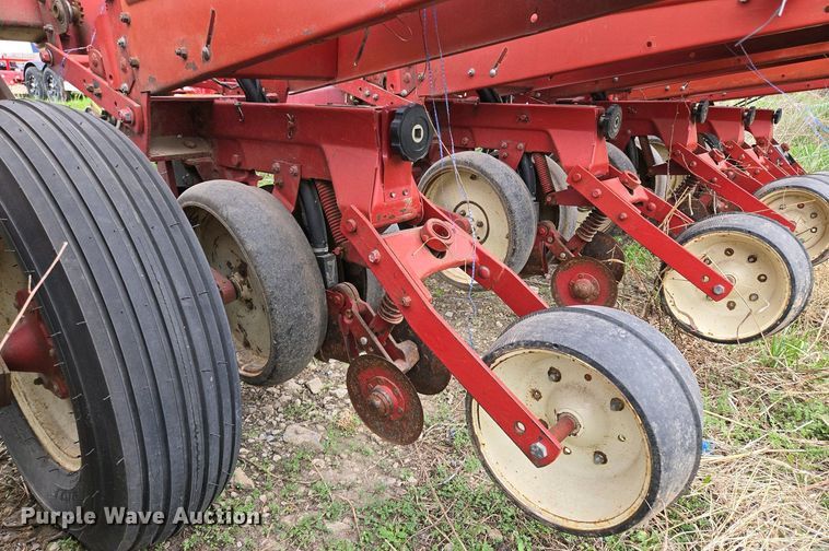 image for item EM7032 International 800 Cyclo Air air seeder