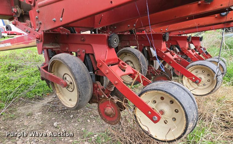 image for item EM7032 International 800 Cyclo Air air seeder