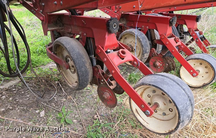 image for item EM7032 International 800 Cyclo Air air seeder